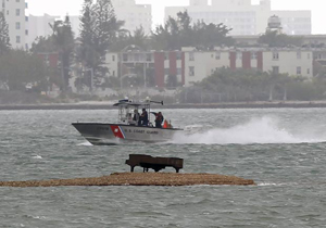 Piano é encontrado no mar