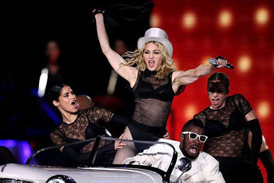 Madonna em seu conversível branco