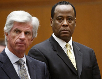 Conrad Murray (à direita)