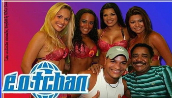 Kléber Menezes, de boné, na época em que cantava no É o Tchan
