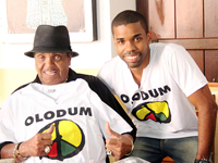 Joe Jackson repete trajeto feito pelo filho, em 1996.