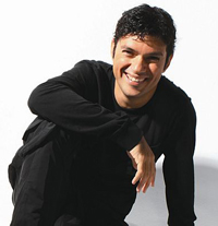 Cantor contou como foi o início da carreira e os projetos para 2011.