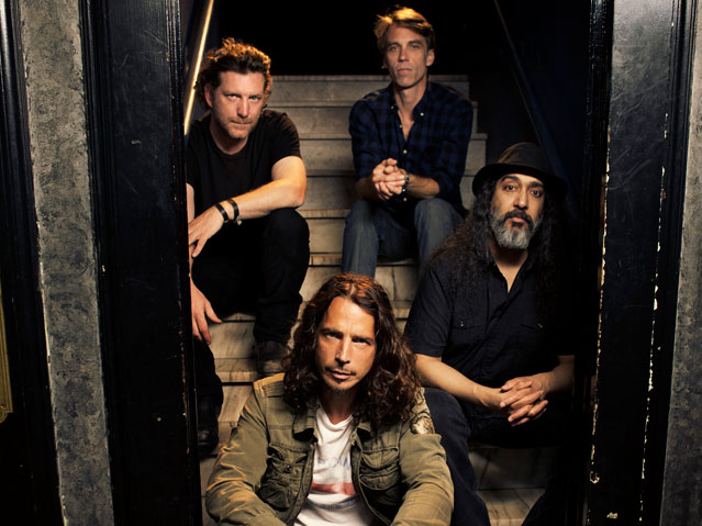 'Live To Rise' foi composta para a trilha do filme'Os Vingadores'