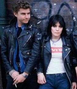 Lee Crystal posa para foto com Joan Jett (Reprod. Facebook)