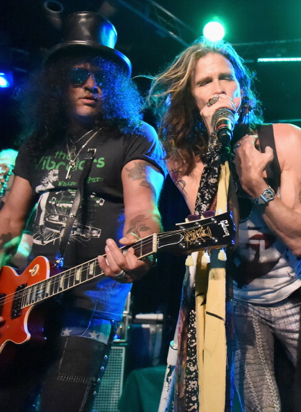 Slash e Steven Tyler durante a apresentação (Getty Images)