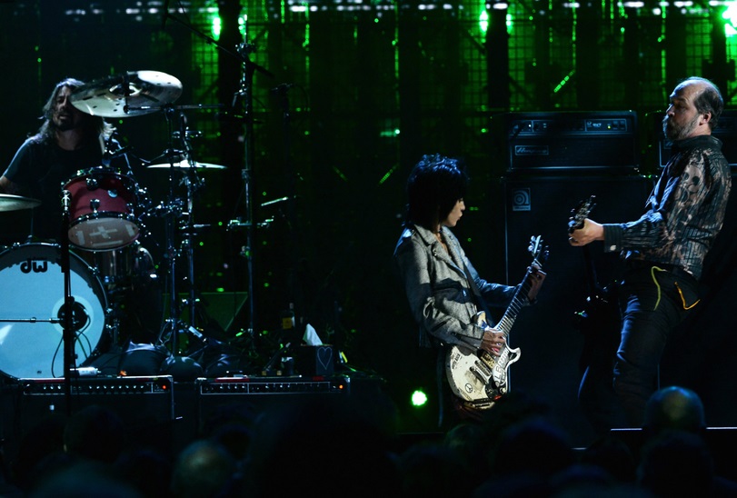 Joan Jett toca com músicos do Nirvana em cerimônia (Getty Images)