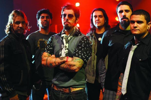 Grupo fez homenagem a Kurt Cobain, falecido há 20 anos (Divulgação)