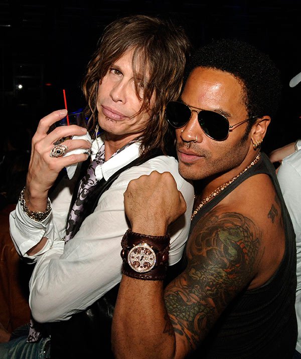 Steven Tyler se mostrou surpreso com imagens na web (Reprodução/Facebook)