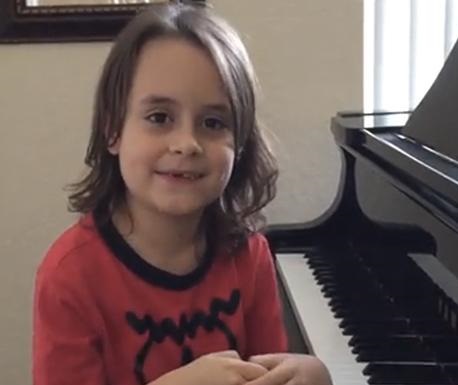 Menino de sete anos foi convidado para ir a show da popstar (Reprodução/YouTube)
