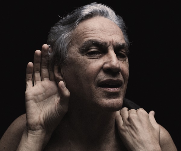 Caetano diz que funk no Brasil é muito brasileiro (Fernando Young/Divulgação)