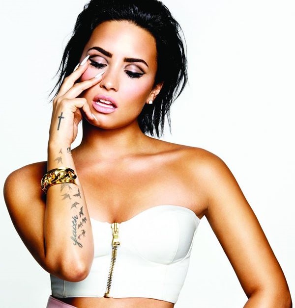 Demi Lovato dá a entender que não se dá bem com Taylor Swift (Divulgação)