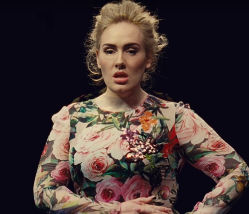 Funcionários de Adele ficaram cerca de 5h na estrada (Reprodução/YouTube)
