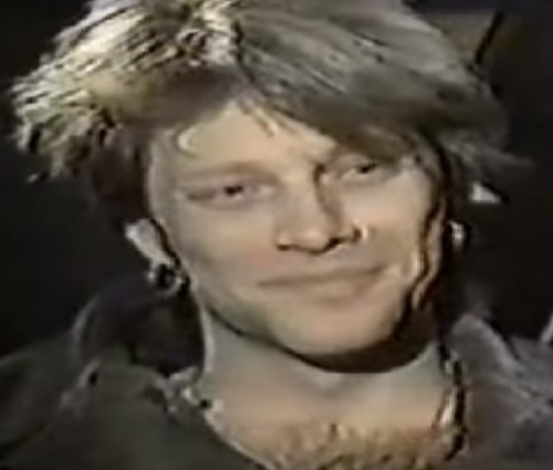 Abordagem abusiva ocorreu durante entrevista em 1993 (Reprodução/YouTube)