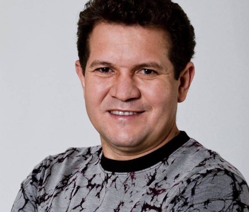 Guitarrista disse que sacerdote estava em sua casa o tempo todo (Divulgação)