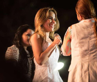 Ao lado de Maiara e Maraísa:'Que honra dividir o palco com elas!'