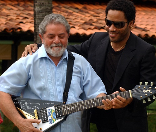 Uma das guitarras foi doada por Lenny Kravitz, em 2005 (José Cruz/ABr)