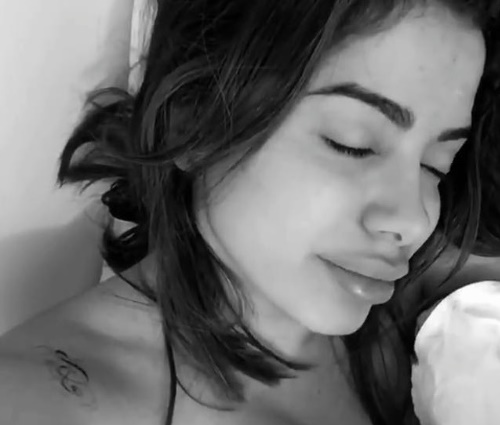 Cantora apareceu com lábios dilatados em publicação no Snapchat (Reprodução)