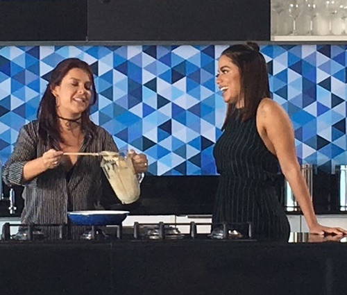 Fernanda Souza e Anitta na gravação de'Vai, Fernandinha' (Multishow/DIvulgação)
