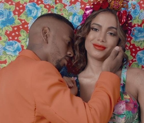 Clipe mostra Nego e Anitta como casal e Safadão como amante (Reprodução/YouTube)