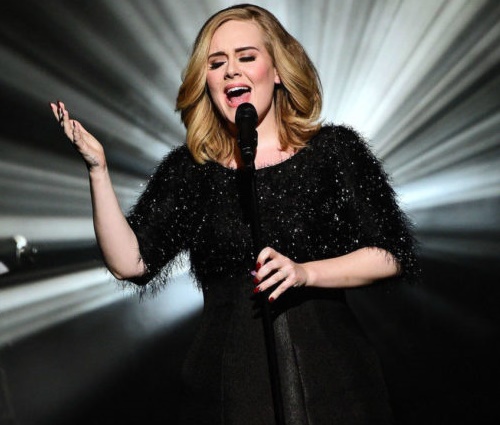 Adele mostrou-se compreensiva com relação às atitudes de Bieber (Divulgação)