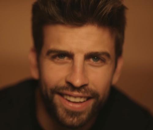 Música foi composta em homenagem a Piqué (Reprodução/YouTube)
