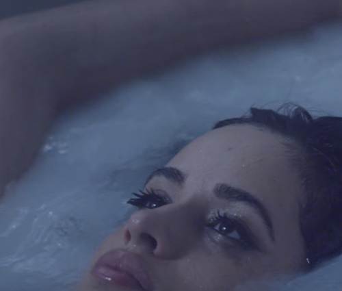 'Crying In The Club' integra o disco'The Hurting. The Healing. The Loving'