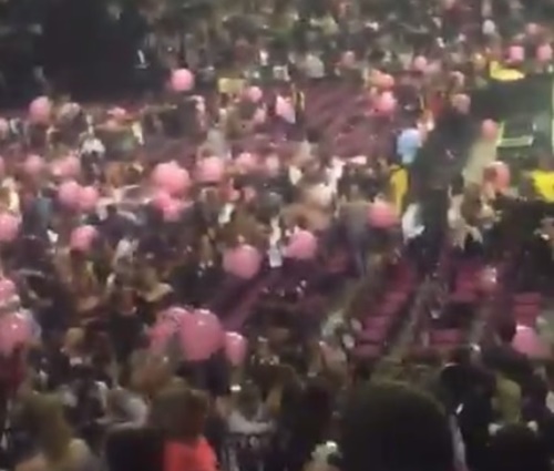 Vídeo registrou tumulto na arena de Manchester (Reprodução)