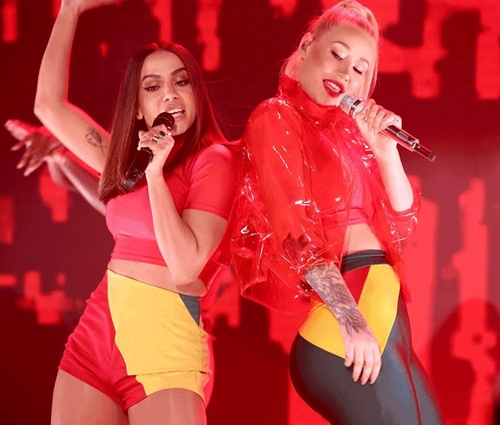 Azalea fez parceria com Anitta em'Switch' (Reprodução)
