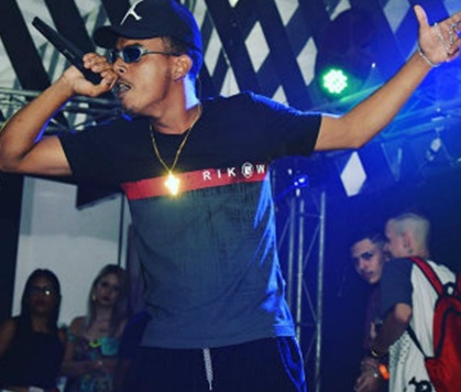 MC Yuri retirou música do ar após repercussão negativa (Reprodução/Facebook)