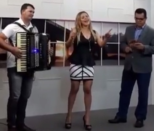 Performance foi gravada minutos antes de ela morrer em acidente (Reprodução)
