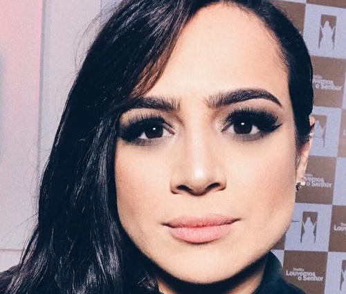 Voz feminina em áudio tem sido atribuída a Daniela Araújo (Reprodução/Facebook)