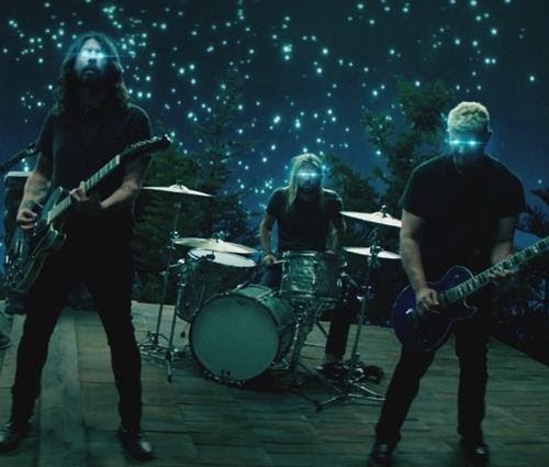 Canção faz parte do próximo álbum da banda,'Concrete And Gold' (Reprodução)