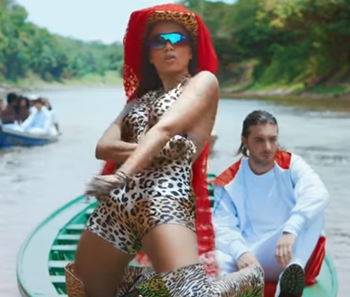 Vídeo de'Is That For Me' foi gravado na Amazônia (Reprodução/YouTube)