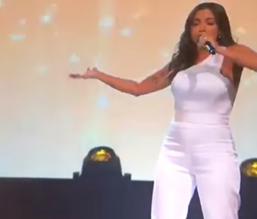 Com Nick Jonas, Anitta fez versão de música de Alejandro Sanz (Reprod./YouTube)