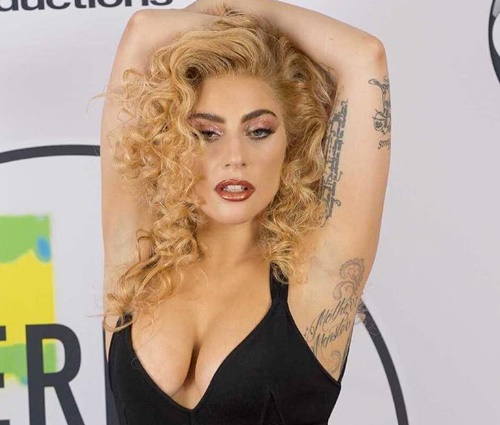Penteado de Gaga provocou comparação inusitada com Joelma (Rep./Instagram)