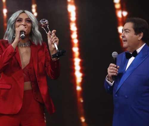 Apresentador chamou'Pabllo Villar' para receber prêmio (Arthur Meninea/Gshow)