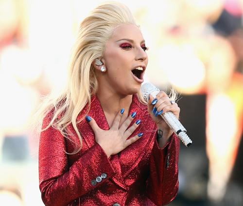 Em 2016, Lady Gaga foi a convidada para interpretar o hino do País (Divulgação)