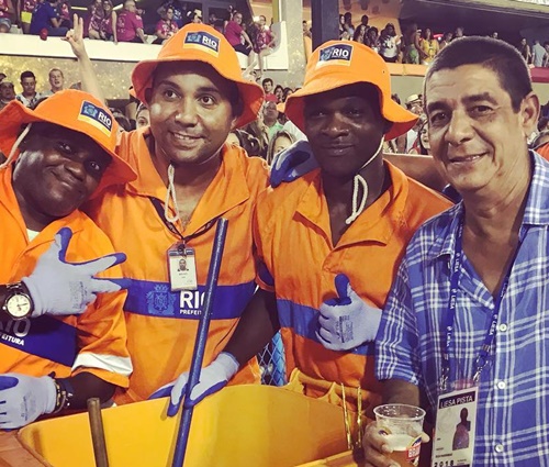 'Valeu Apoteose! Até 2019', escreveu o sorridente artista (Reprodução/Instagram)