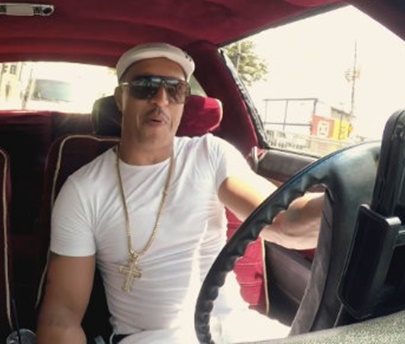 Por dirigir sem cinto, rapper levou bronca do Detran (Reprodução/Facebook)
