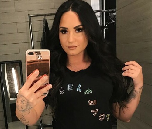 Demi tratou alcoolismo após quase ser abandonada pela família (Repr./Instagram)