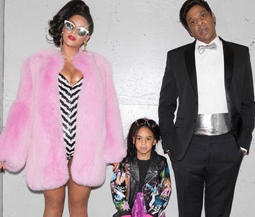 A pequena Blue Ivy, ao lado dos pais Beyoncé e Jay-Z (Reprodução/Instagram)