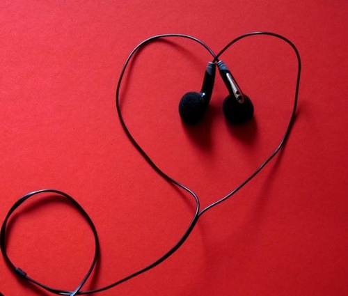 Música leva a estado de relaxamento e potencializa efeitos de remédio (Pixabay)