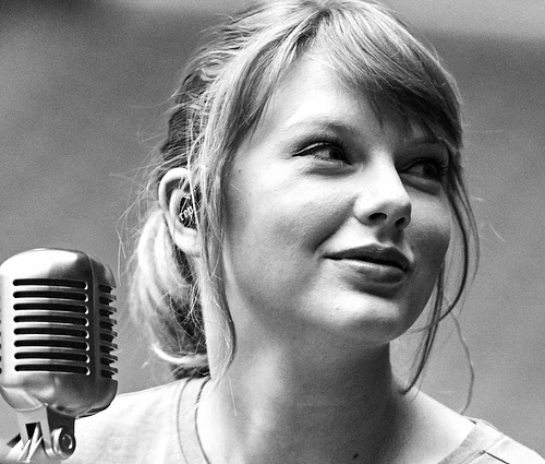 Taylor fez ensaio de 2 horas e passou outras 3 tirando fotos com fãs (Instagram)