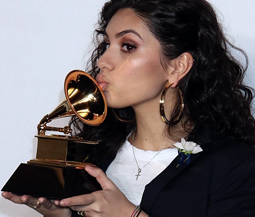 Alessia Cara foi artista revelação do Grammy em 2018 (Reprodução/Instagram)