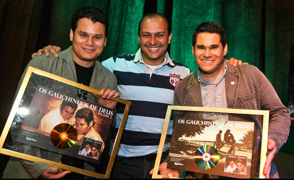 Denian, Mauricio Soares (diretor da Graça Music) e Dianini