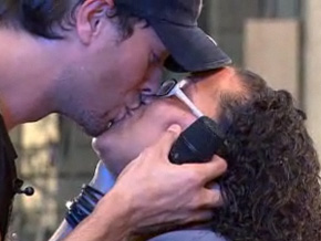 Enrique Iglesias beijando a fã