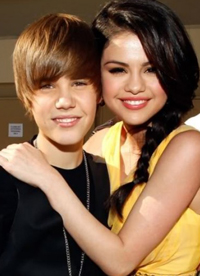 Justin Bieber E Selena Gomez Karaoke E Beijo Veja O Video Revista Cifras