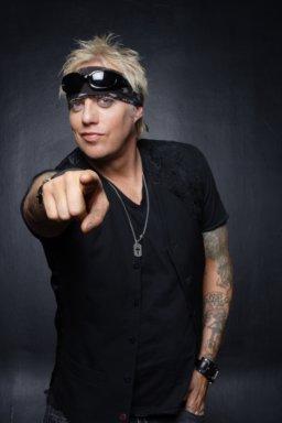 Jani Lane, 47 anos, morreu nesta quinta (12).