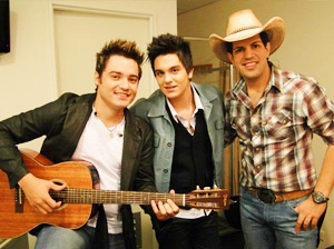 Luan Santana com a dupla Fernando e Sorocaba
