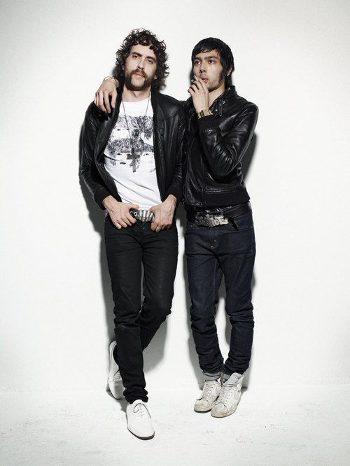 Justice: dupla de música eletrônica também estaria no line-up do evento